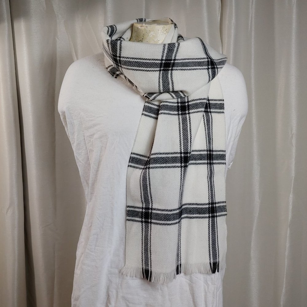 Paris Accessories Inc., Large Pattern Plaid Scarf